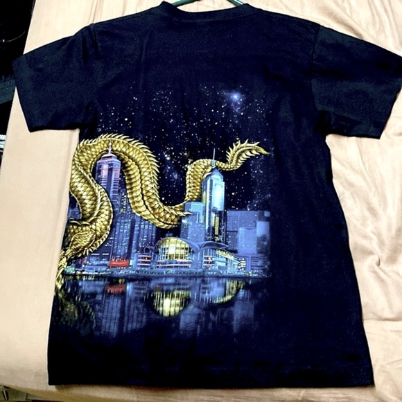 Discover Hong Kong Glow in the Dark Black Gold Graphic Tee in Womens Size Medium - Picture 3 of 3